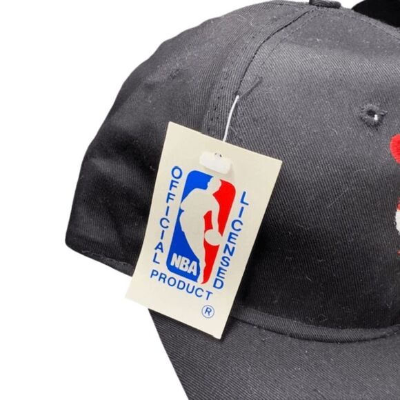 Official Licensed NBA Men's Chicago Bulls NBA Snapback Hat Black Red OS NWT - Picture 4 of 5